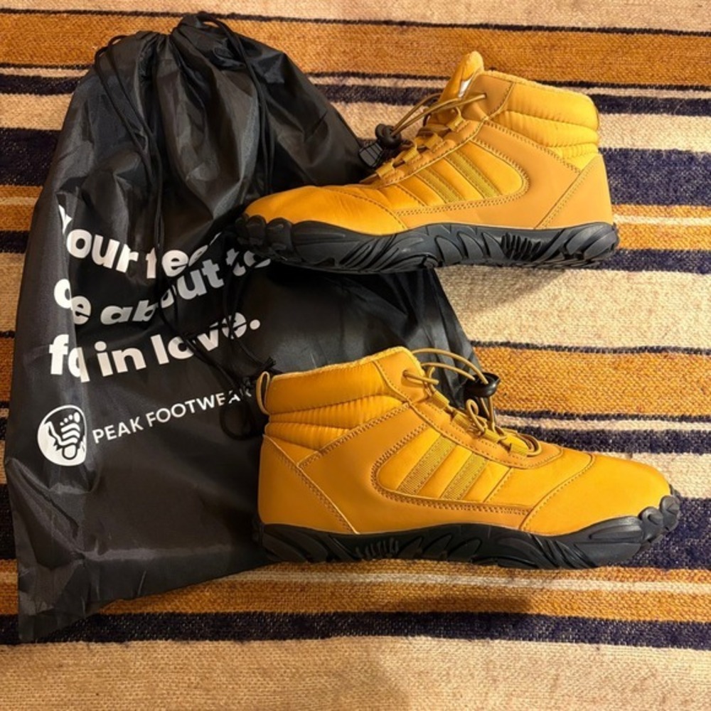 Peak‎ Footwear Mustard Yellow Quilted Puffer Winter Boots Bungee Lace Mid Top